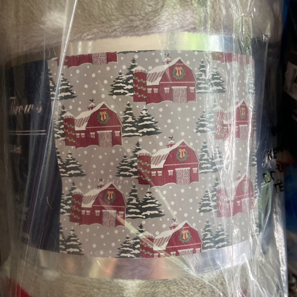 Winter theme blankets 2/$10 - Picture 2 of 5